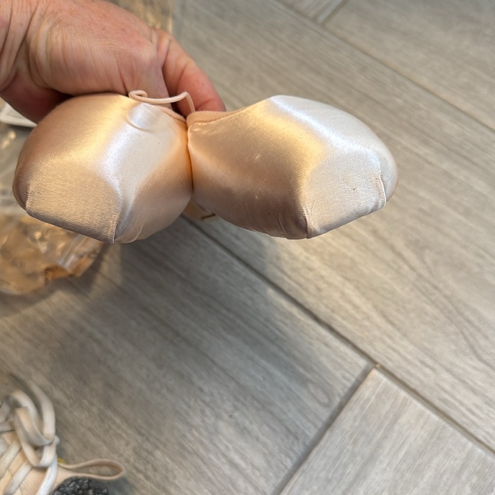 Grishko Pointe ballet slippers, never worn; med 5.0 xxx - Picture 3 of 6